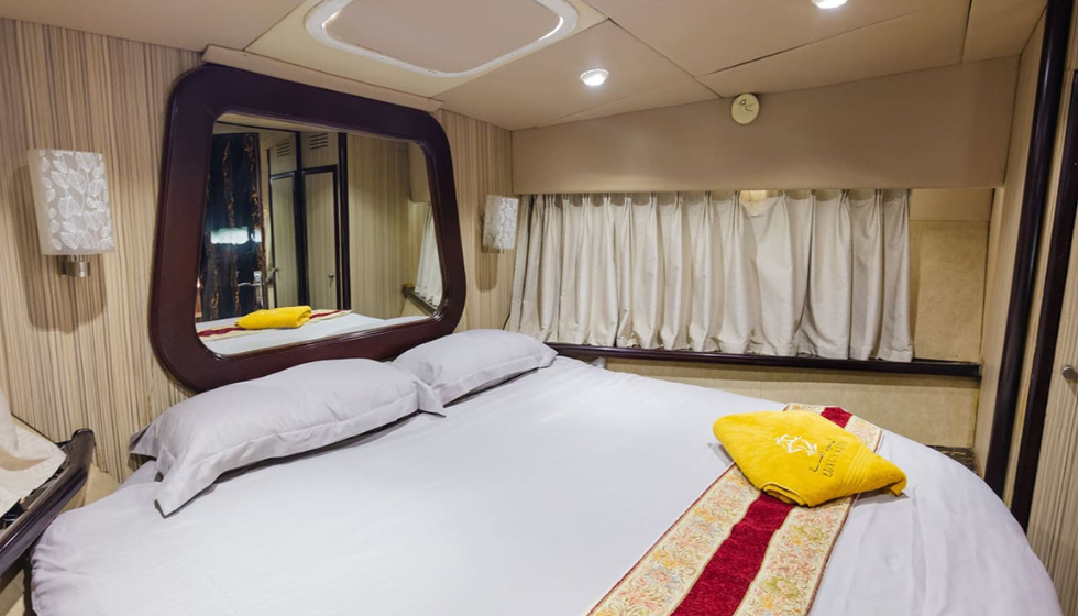 Yacht 55 Feet Rental in Dubai For 12 Persons