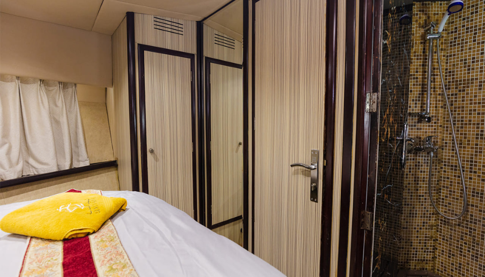 Yacht 55 Feet Rental in Dubai For 12 Persons