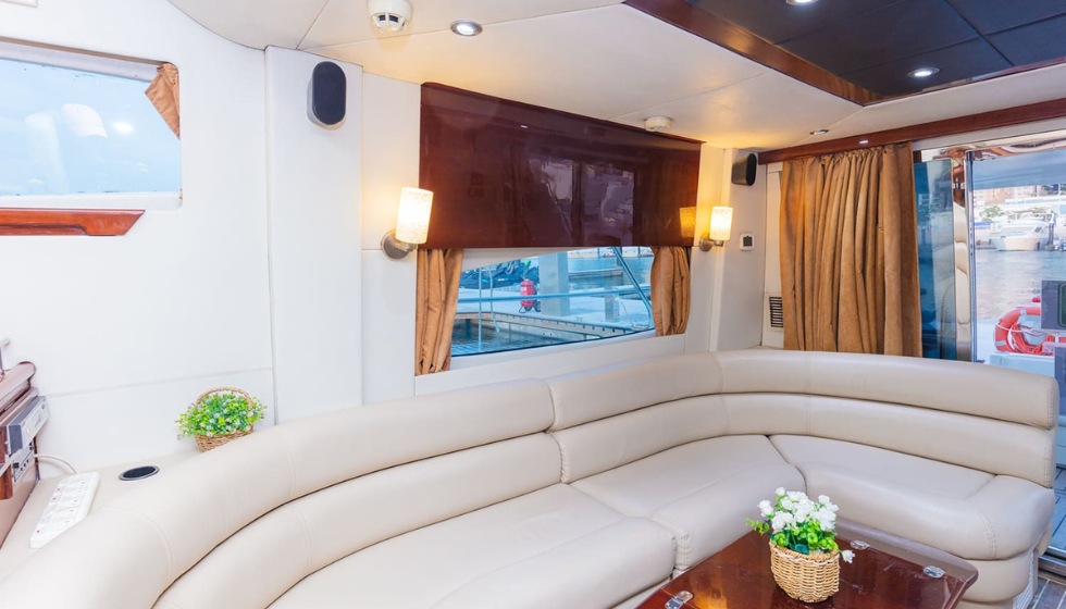 Yacht 50 Feet Rental in Dubai For 18 Persons