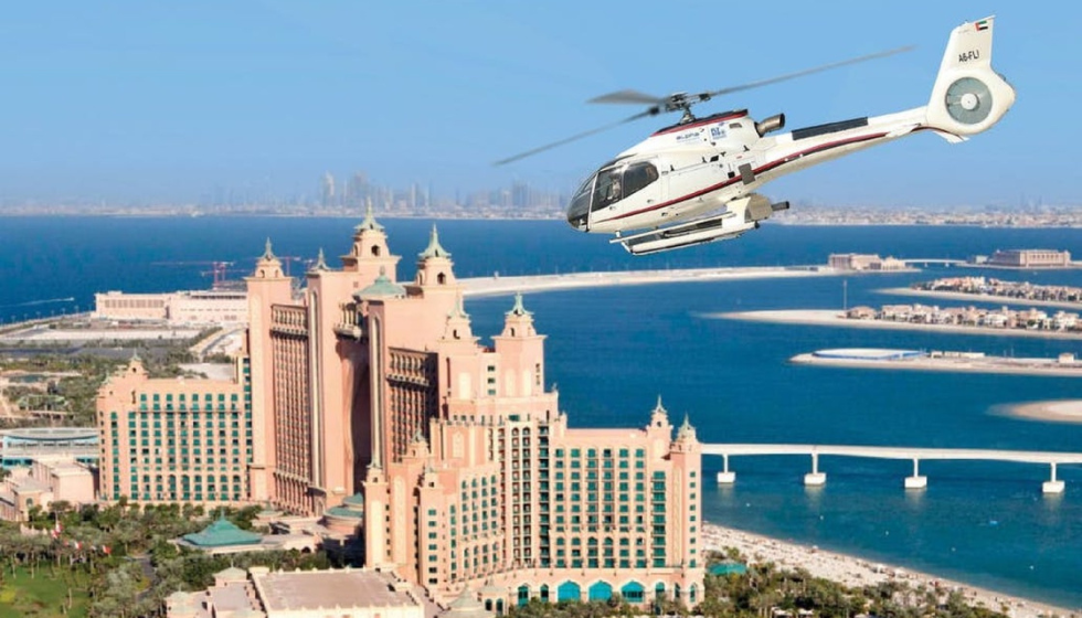 Полет на вертолете в Дубае (Falcon)