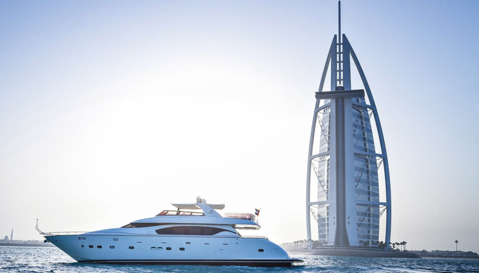 Морской круиз на яхте с обедом (2 часа)