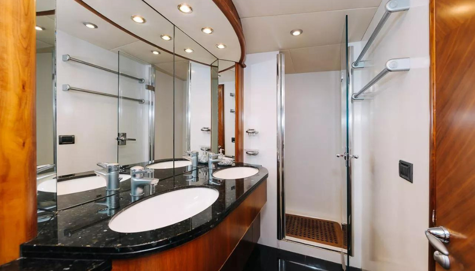 Rent Private Yacht Sunseeker 82 Why Not In Dubai HARBOUR