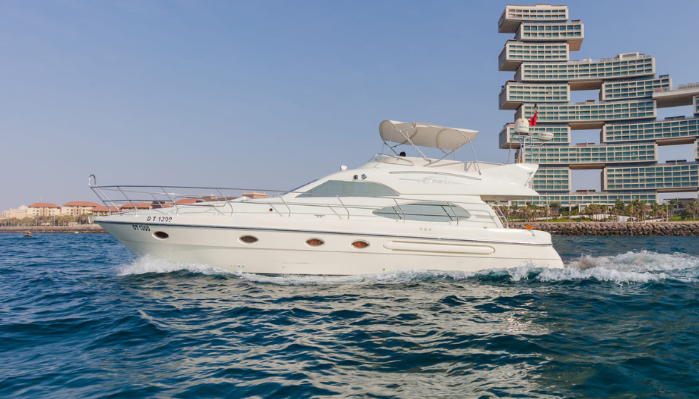 Yacht 50 Feet Rental in Dubai For 18 Persons