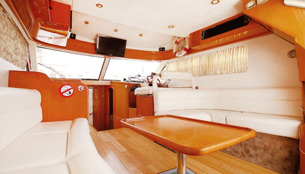 Yacht 45 Feet Rental in Dubai For 12 Persons