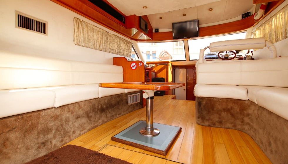 Yacht 45 Feet Rental in Dubai For 12 Persons