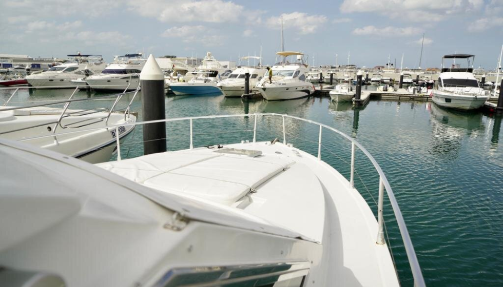 Yacht 44 Feet Rental in Dubai Up To 12 Persons