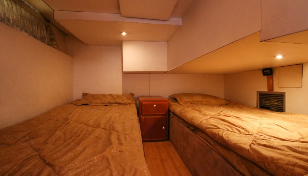 Yacht 45 Feet Rental in Dubai For 12 Persons