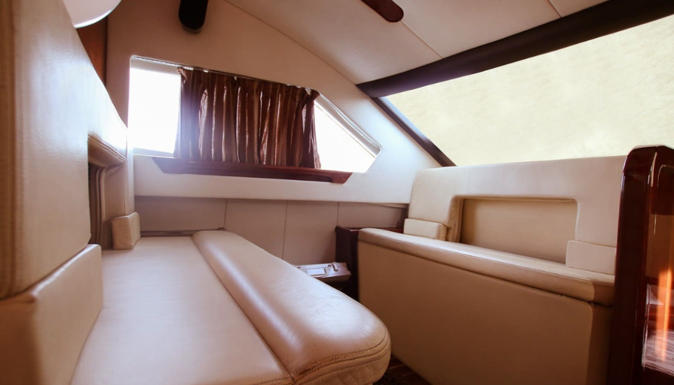 Yacht 50 Feet Rental in Dubai For 18 Persons